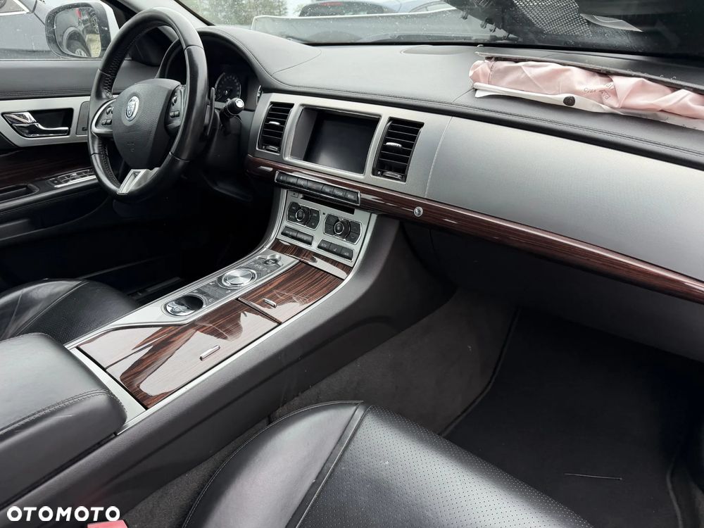 Jaguar XF 3.0 V6 S - 13