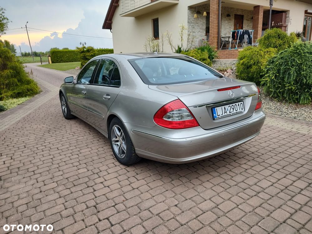 Mercedes-Benz Klasa E 320 CDI 4Matic Automatik Avantgarde DPF - 4