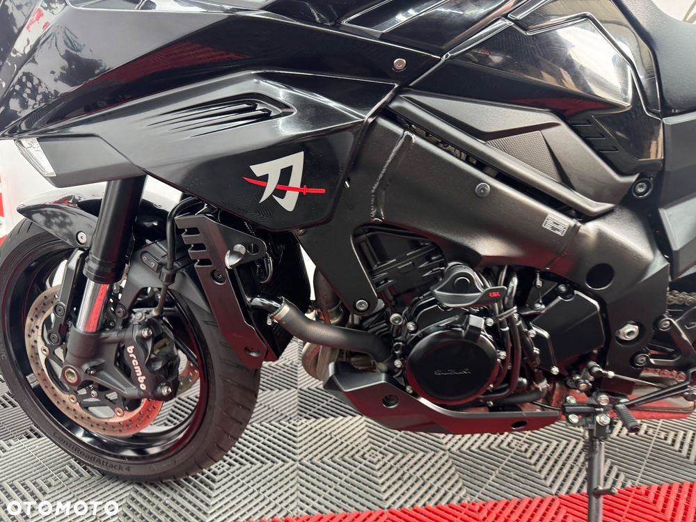 Suzuki GSX - 13