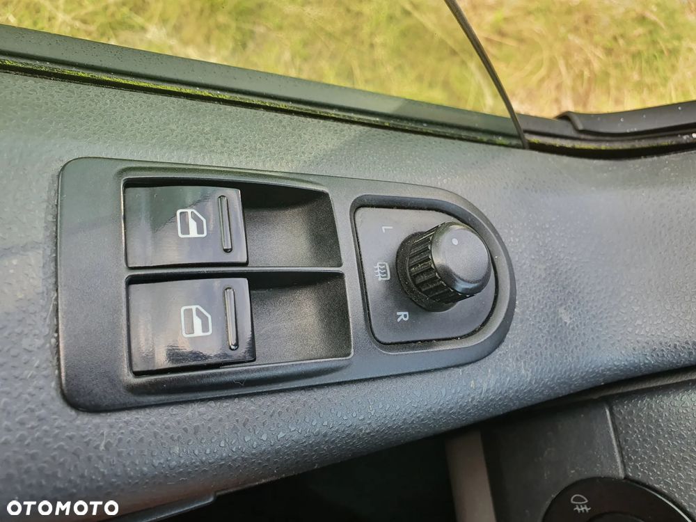 Volkswagen Transporter - 28