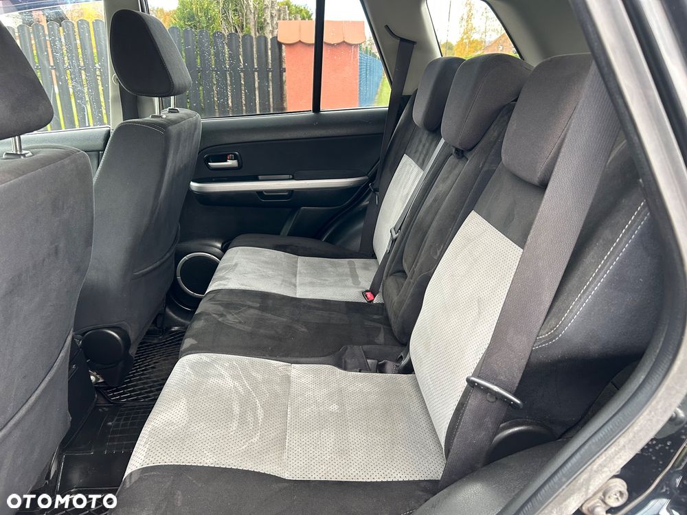 Suzuki Grand Vitara 2.0 - 10