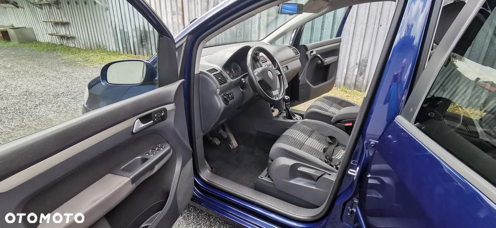 Volkswagen Touran 2.0 TDI Highline - 13