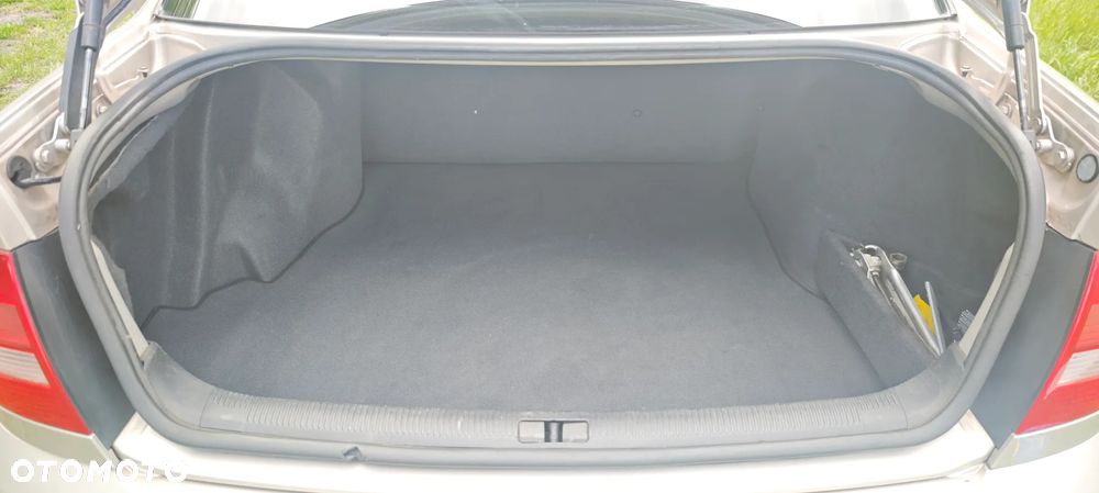 Audi A4 Limousine - 6