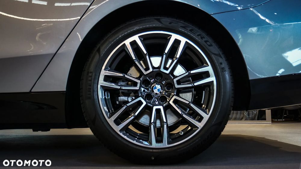 BMW Seria 5 550e xDrive PHEV M Sport - 9