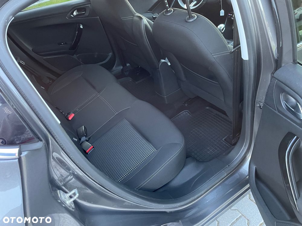 Peugeot 208 PureTech 110 Stop & Start Signature - 11