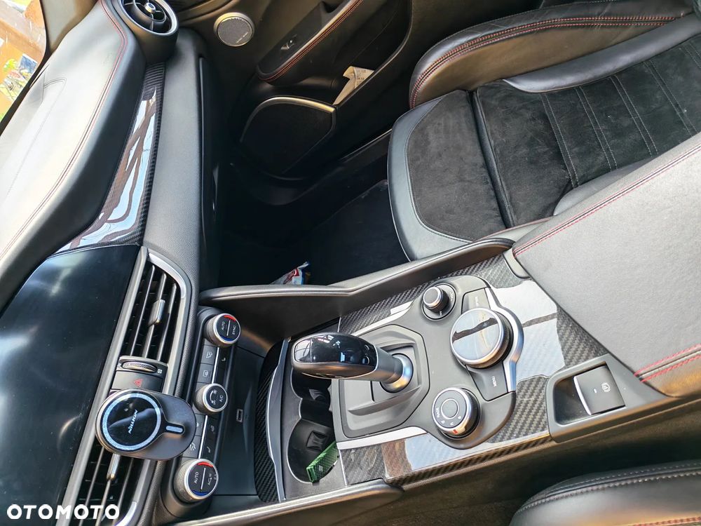 Alfa Romeo Giulia 2.9 V6 Bi-Turbo AT8 Quadrifoglio - 7