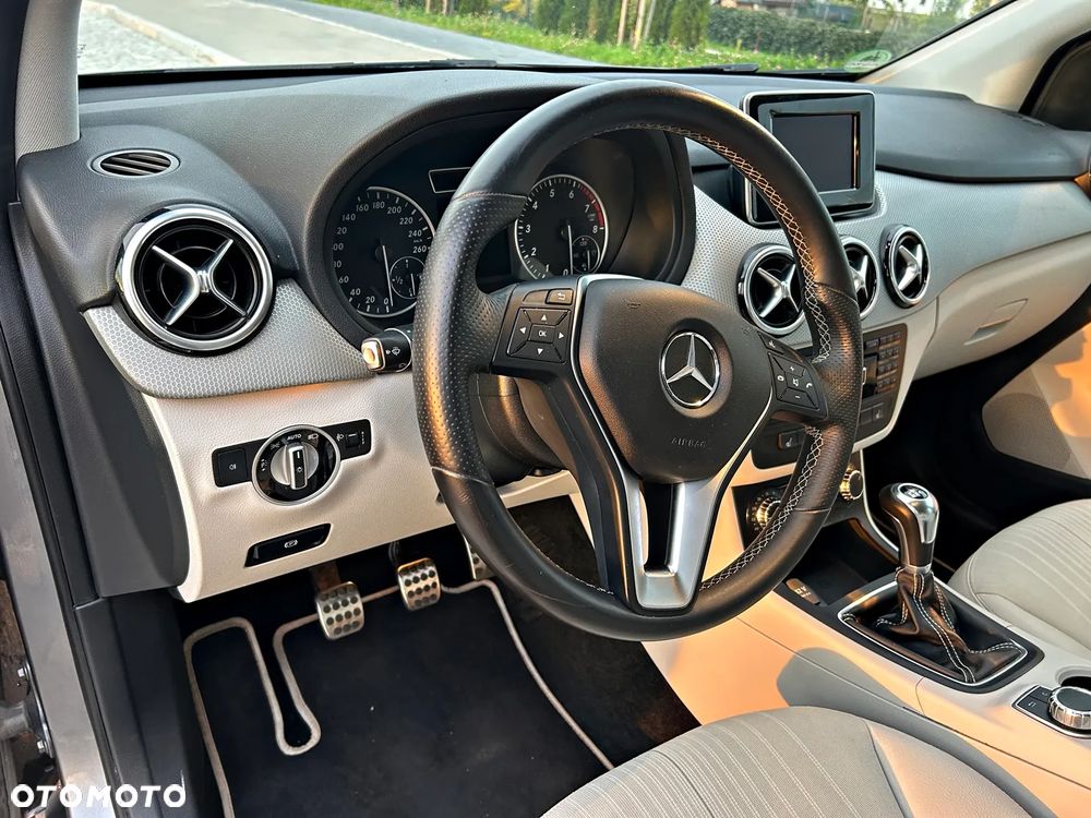 Mercedes-Benz Klasa B 180 - 11