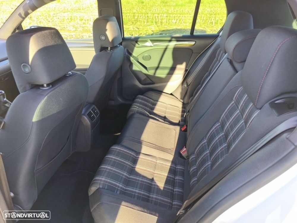 VW Golf 2.0 GTI - 5