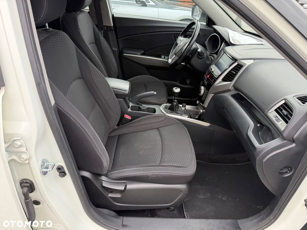 SsangYong/KGM Tivoli e-XGi 160 2WD Black+White - 31