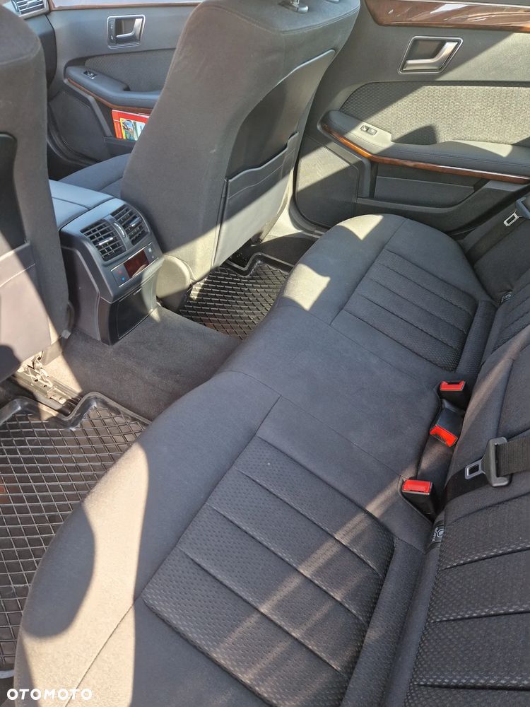 Mercedes-Benz Klasa E 220 CDI DPF BlueEFFICIENCY 7G-TRONIC Elegance - 7