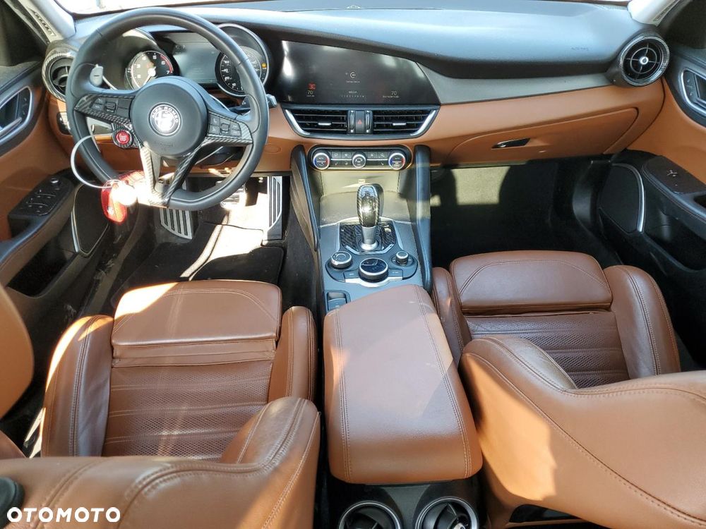 Alfa Romeo Giulia - 8