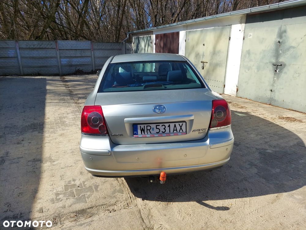 Toyota Avensis - 5