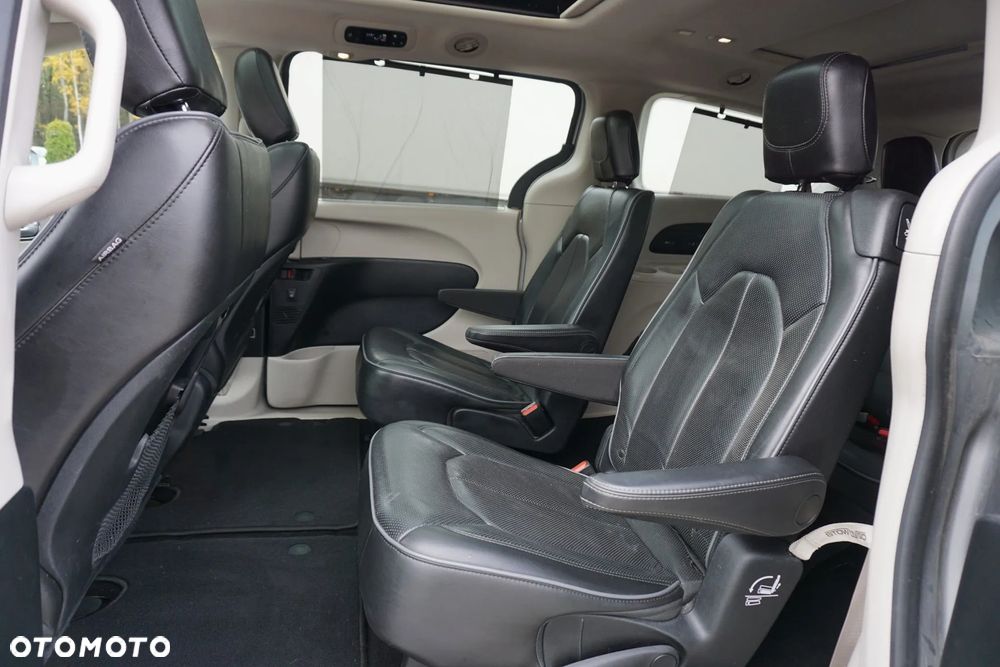 Chrysler Pacifica - 16