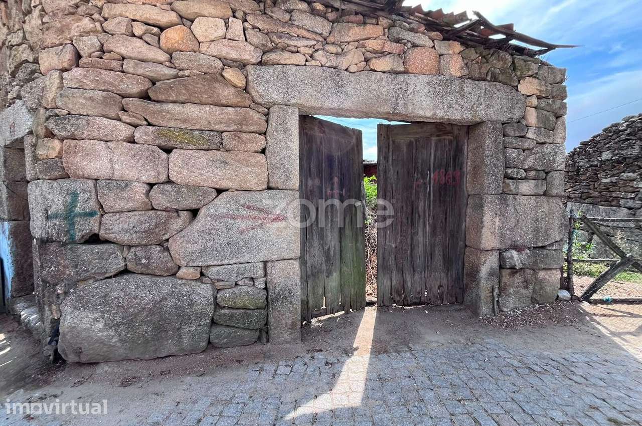 Terreno Urbano Construtível com Ruína em Pedra | Paradela de Monfor... - Grande imagem: 2/7