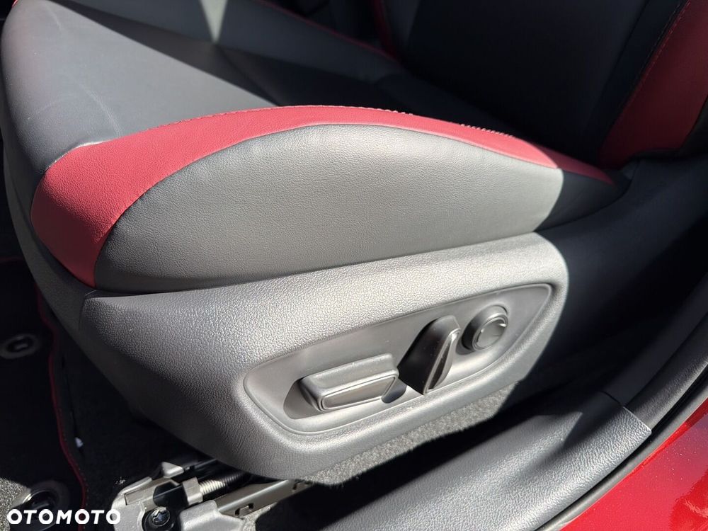 Lexus LBX 1.5 Hybrid Vibrant Edition - 24
