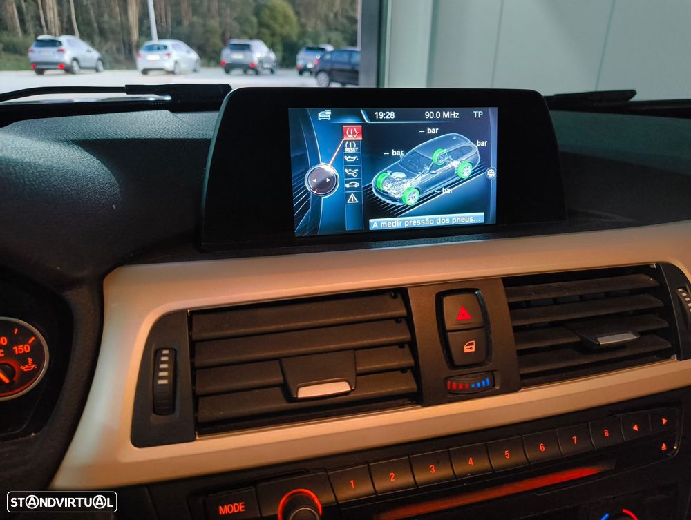 BMW 318 d Touring Aut. - 17