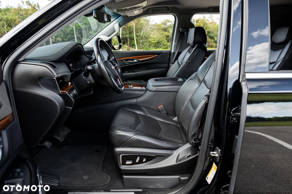 Cadillac Escalade - 17