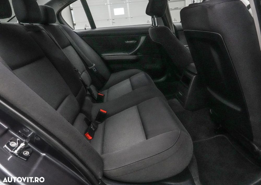 BMW Seria 3 318i - 16