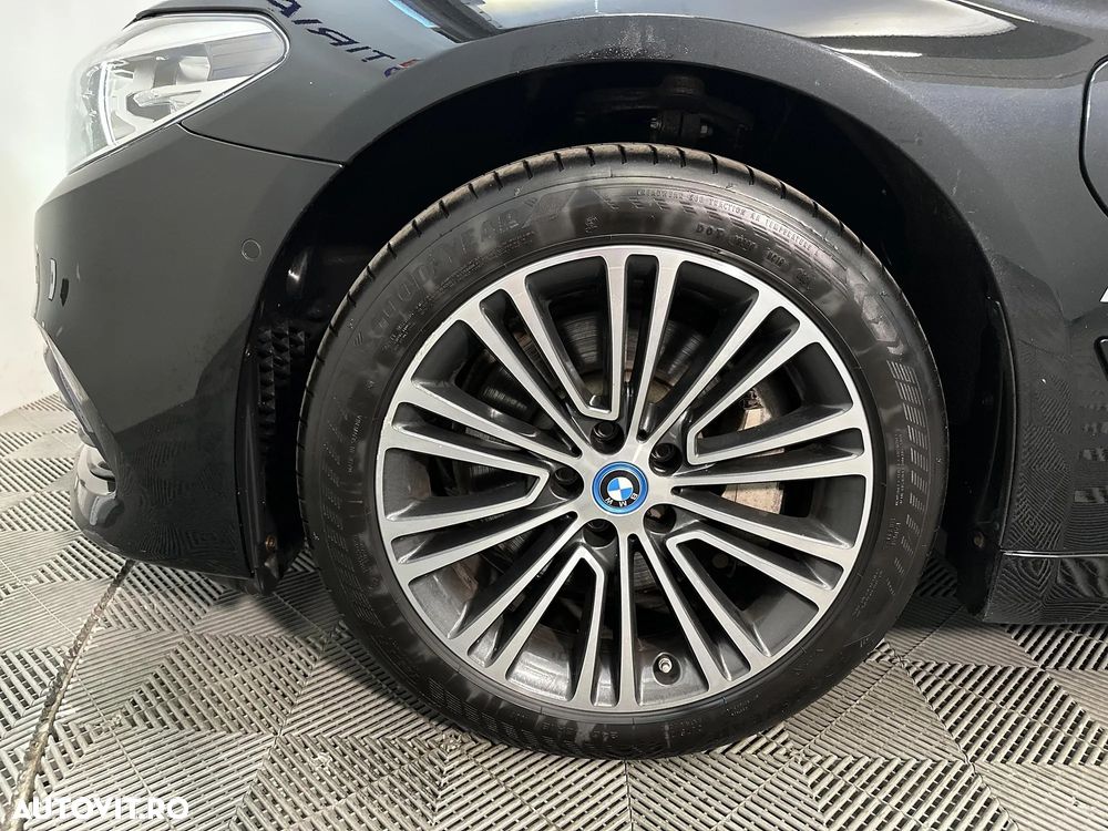 BMW Seria 5 530e iPerformance Aut. - 13