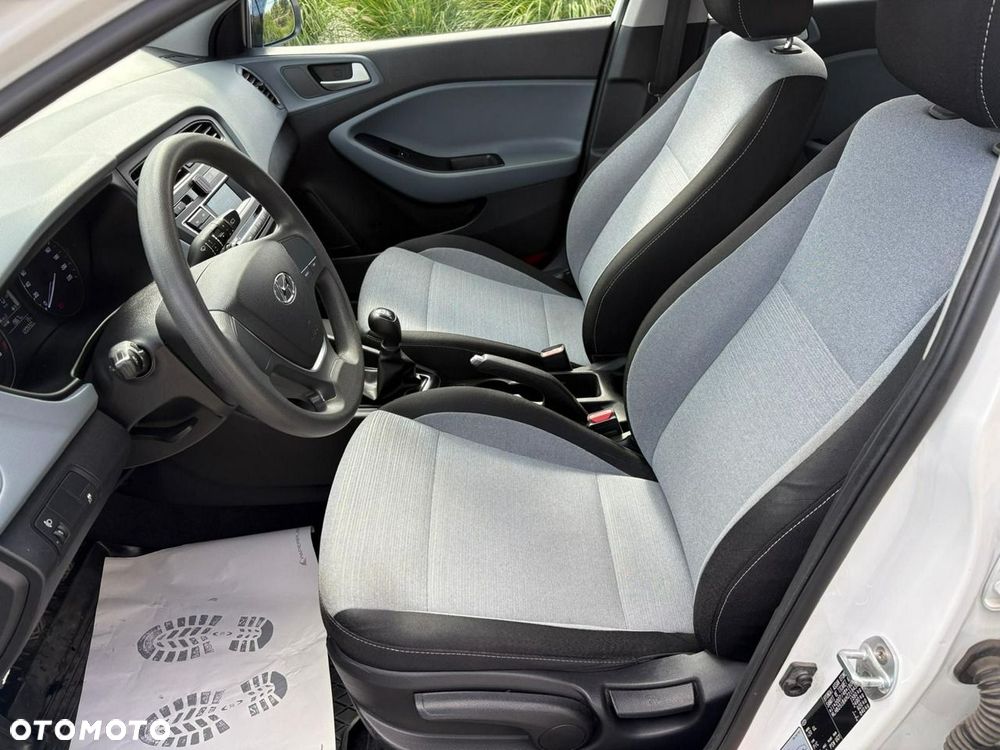 Hyundai i20 - 12