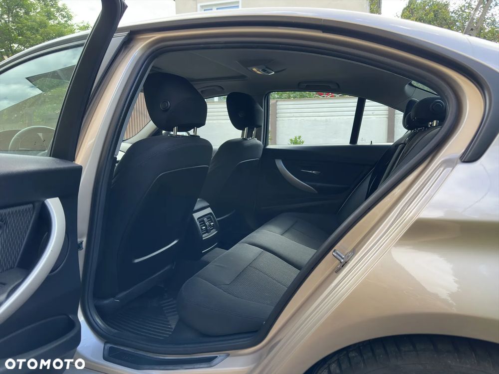 BMW Seria 3 335d xDrive - 15