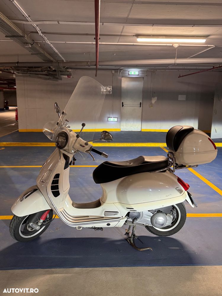 Vespa GTS 300 IE - 20