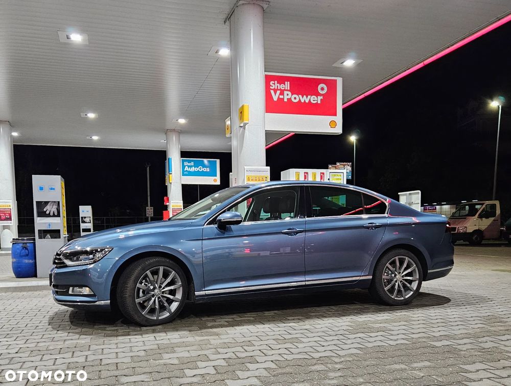 Volkswagen Passat - 1