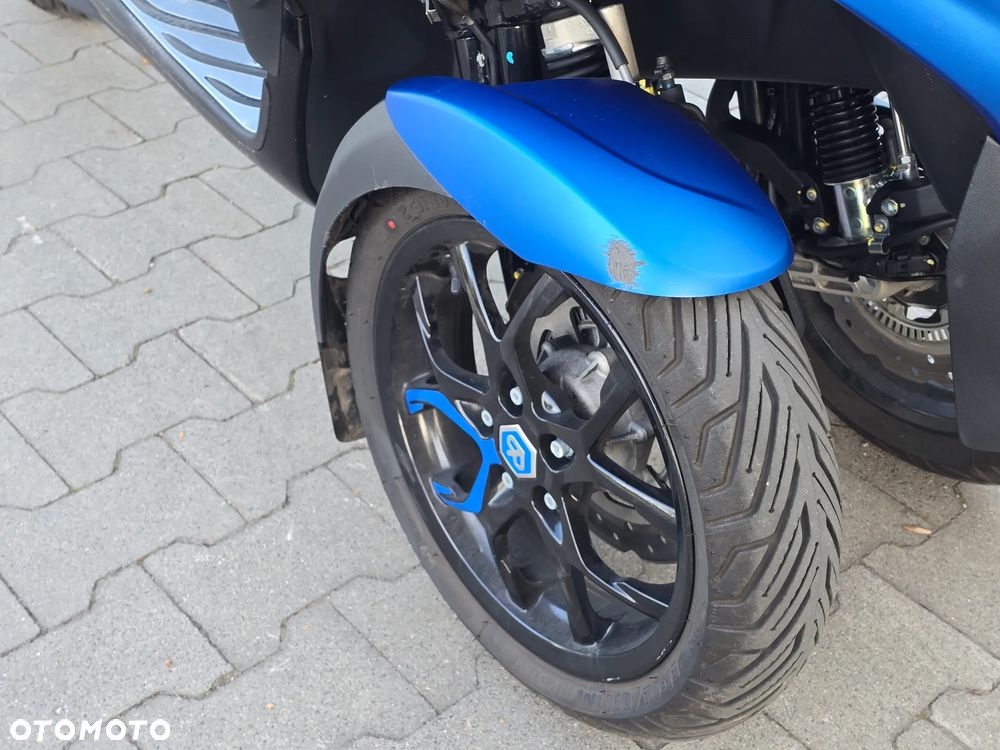 Piaggio MP-3 - 5