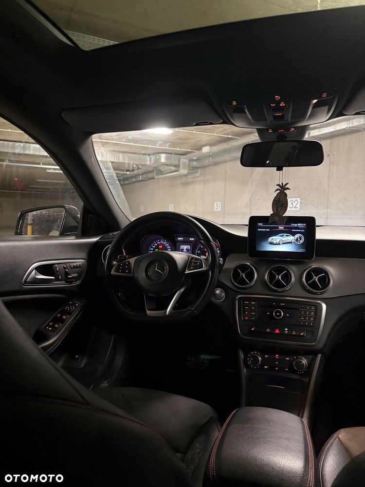 Mercedes-Benz CLA 200 7G-DCT AMG Line - 12