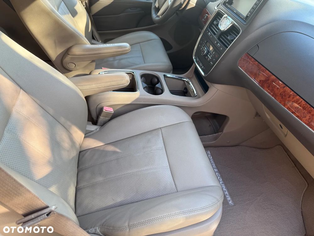 Chrysler Town & Country 3.6 Touring - 19