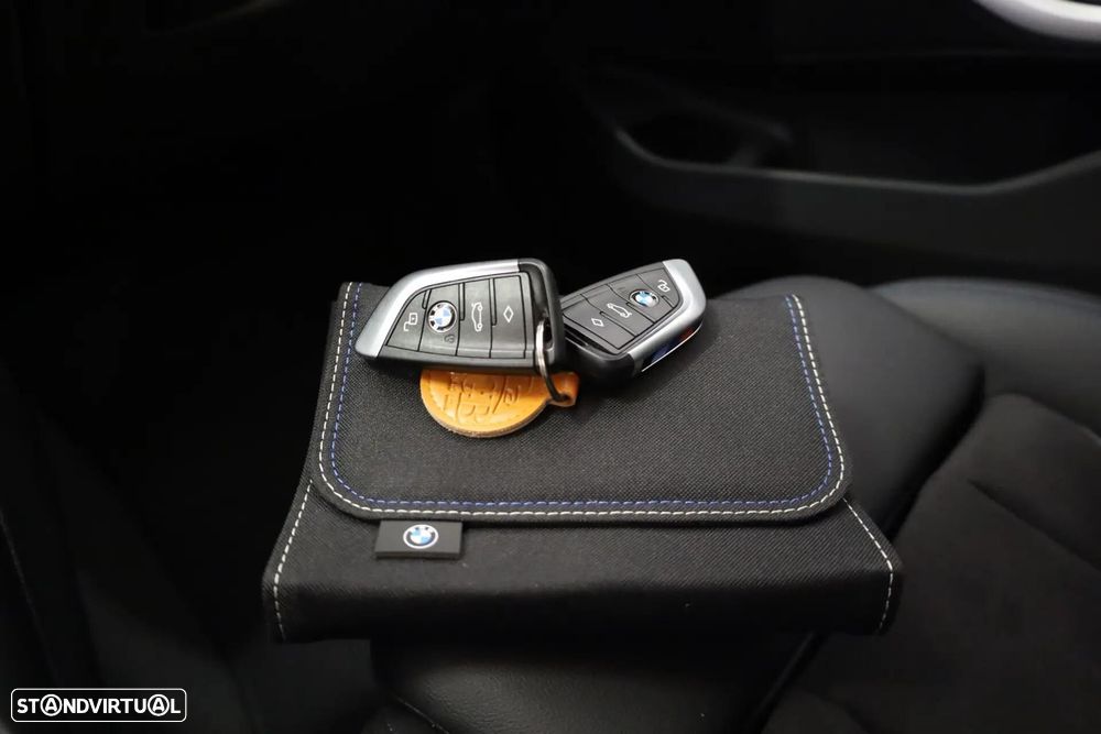 BMW 330 e Pack Desportivo M Auto - 52