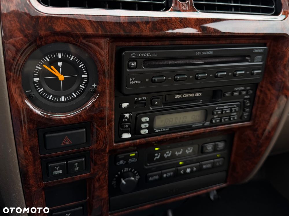 Toyota Land Cruiser - 24