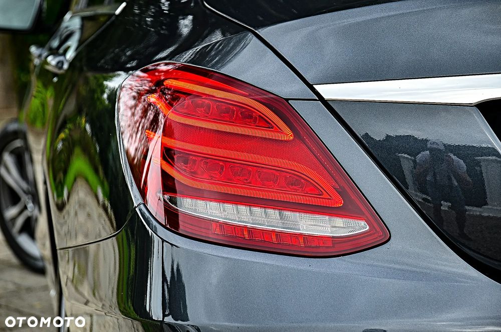 Mercedes-Benz Klasa C 180 T 7G-TRONIC Exclusive - 22