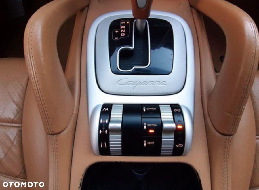 Porsche Cayenne - 4