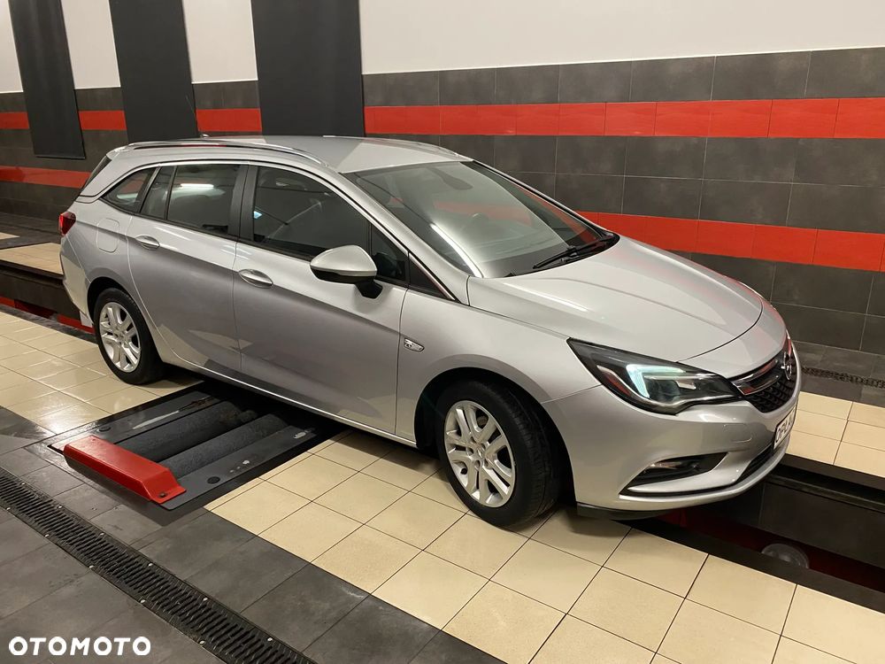 Opel Astra V 1.4 T Dynamic - 4