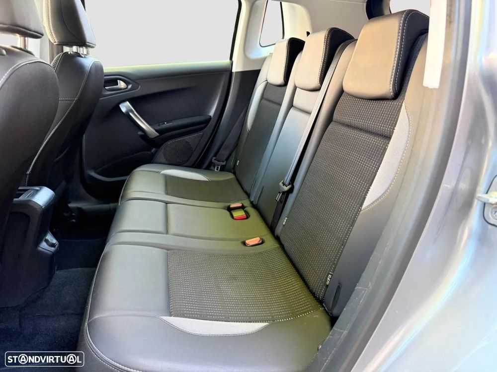 Peugeot 2008 1.2 PureTech Allure EAT6 - 11