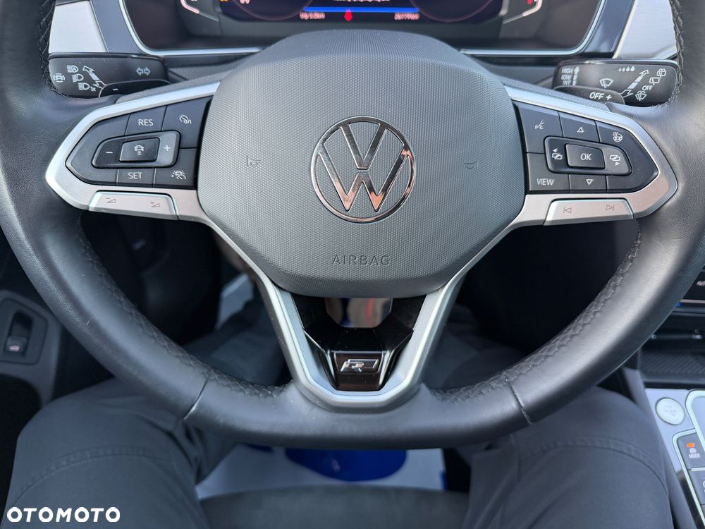 Volkswagen Passat - 11