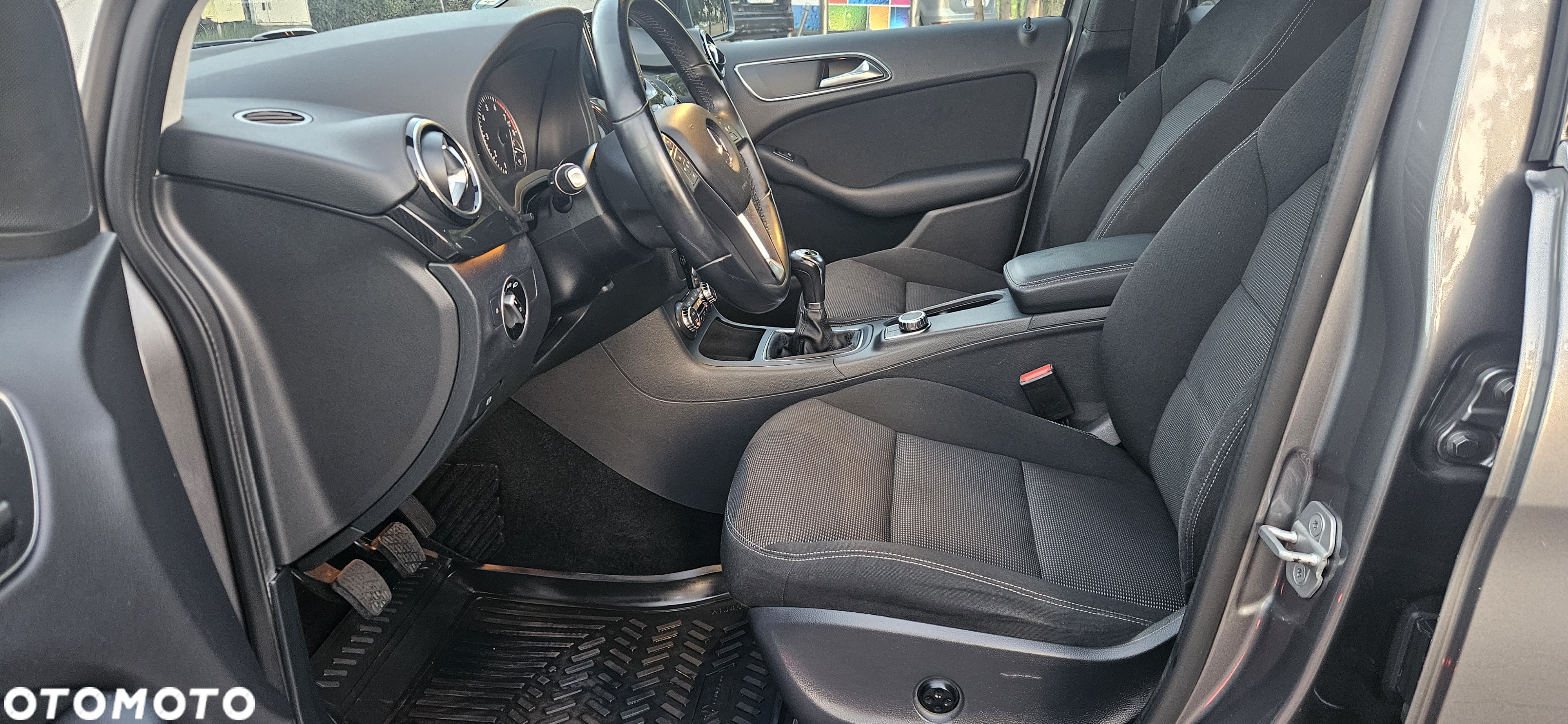 Mercedes-Benz Klasa B 180 BlueEFFICIENCY Edition - 26