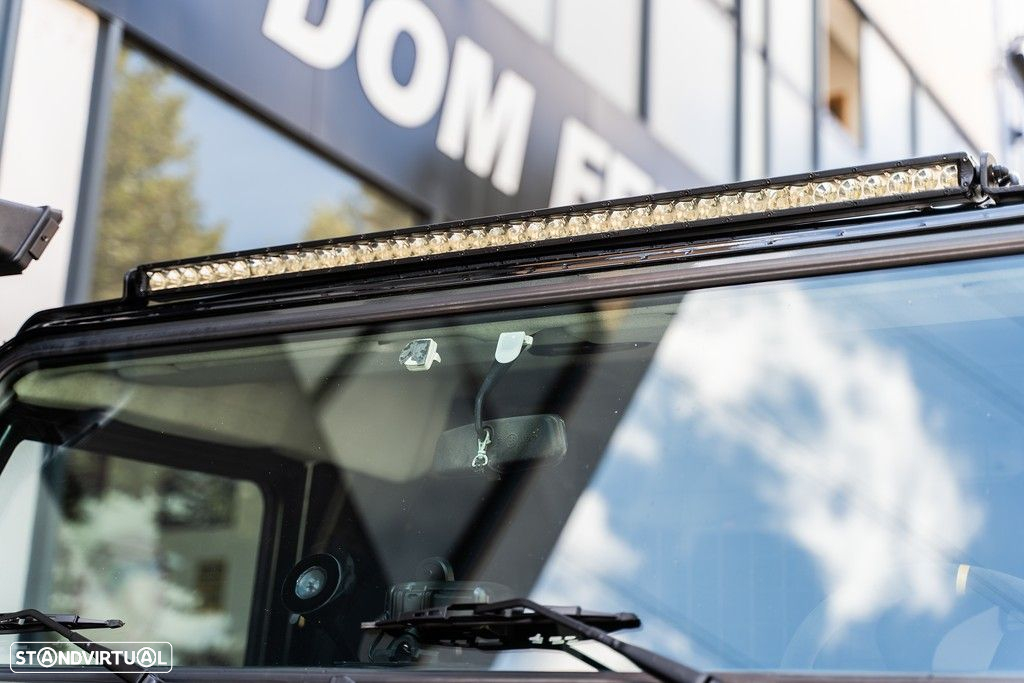 Land Rover Defender - 7
