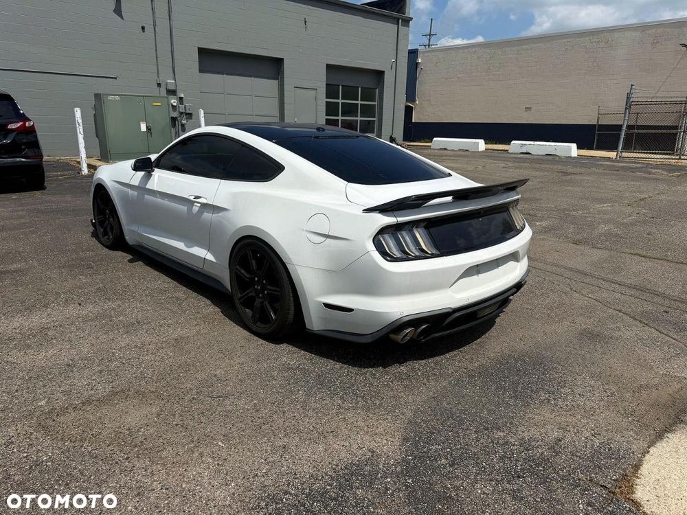 Ford Mustang - 3