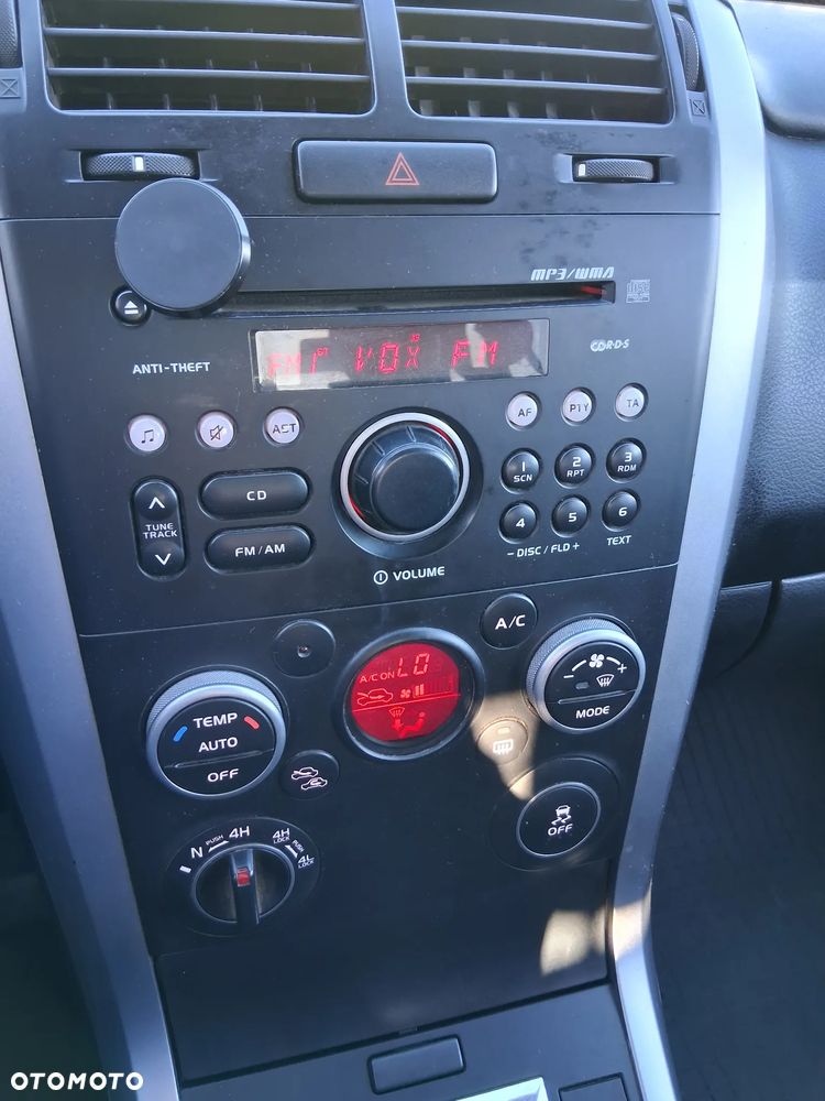 Suzuki Grand Vitara 2.4 De Luxe - 17