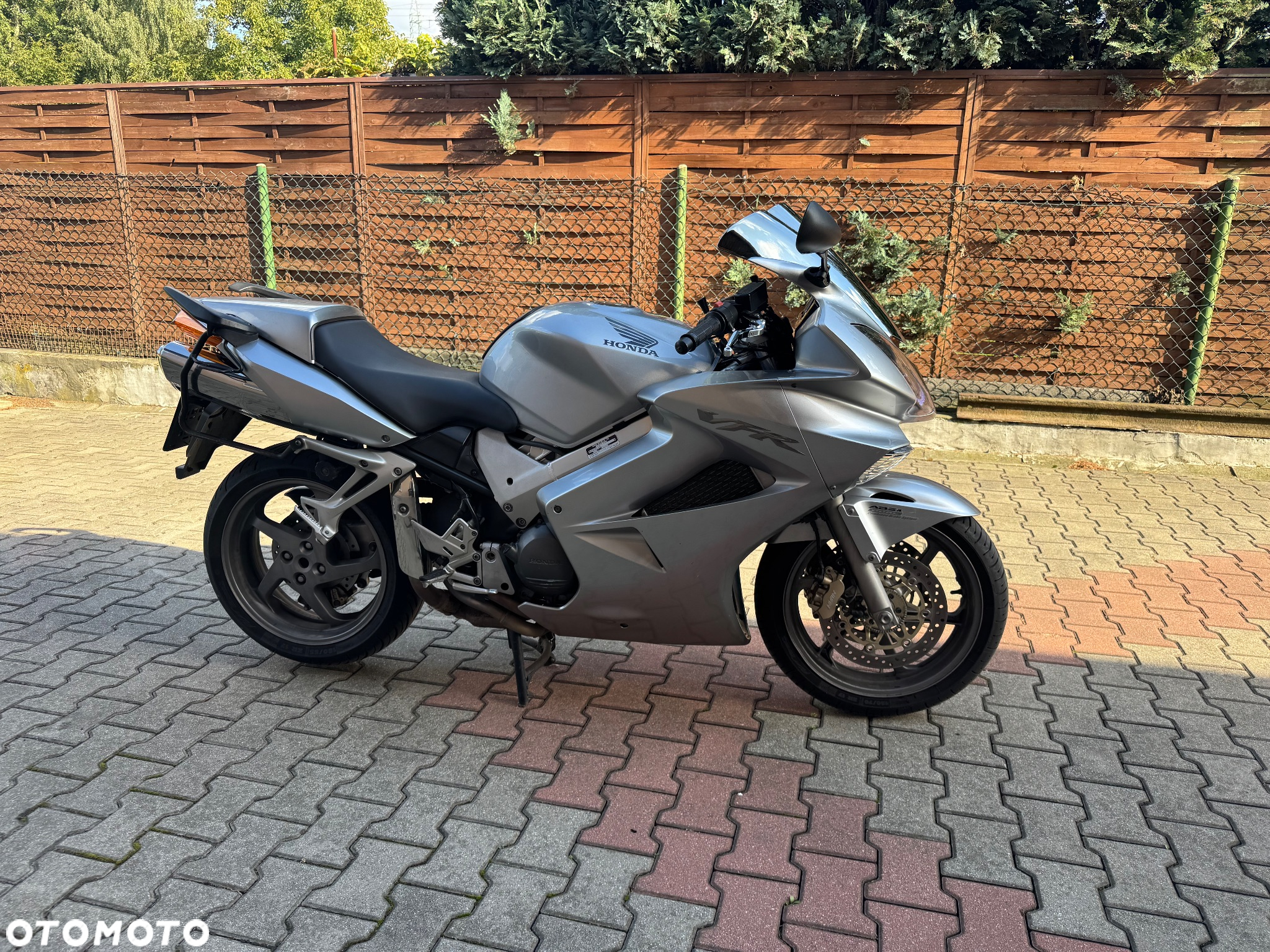 Honda VFR - 16