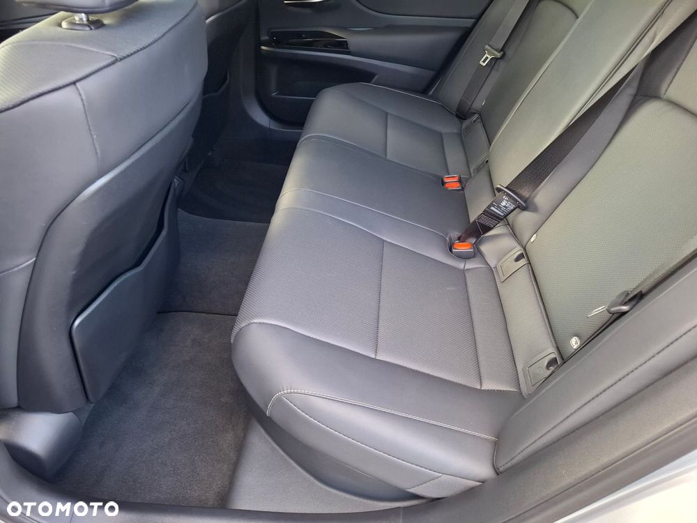 Lexus ES 300h Business Edition - 13