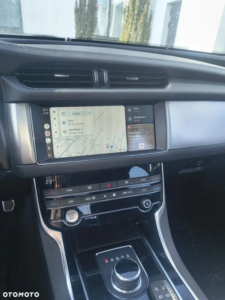 Jaguar XF 25t Pure - 6