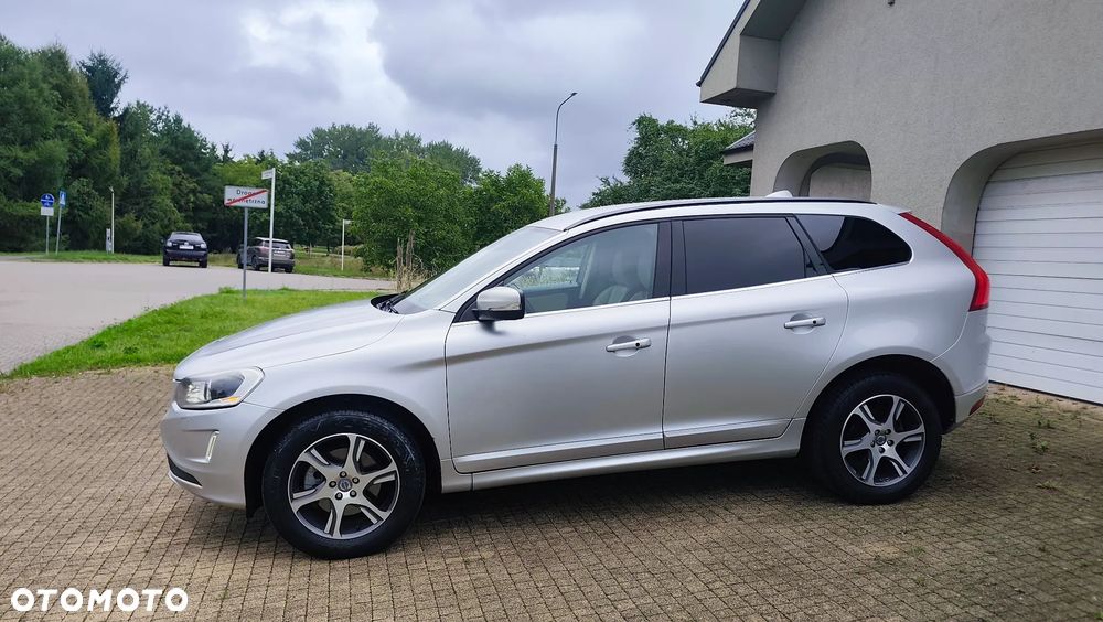 Volvo XC 60 D5 AWD Momentum - 4