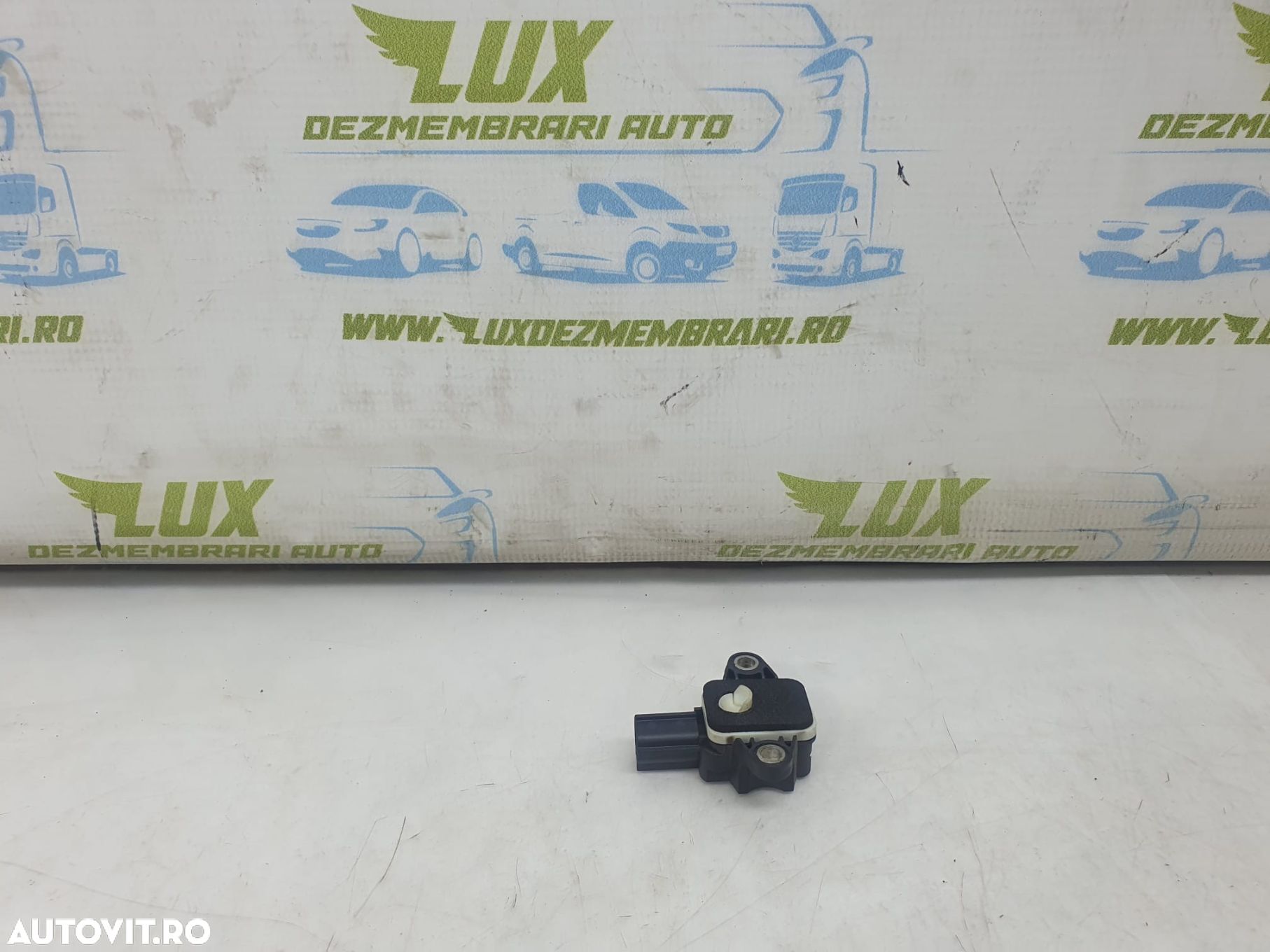 Senzor impact 8p0955557 Audi A3 8P/8PA [facelift] [2004 - 2008] - 1