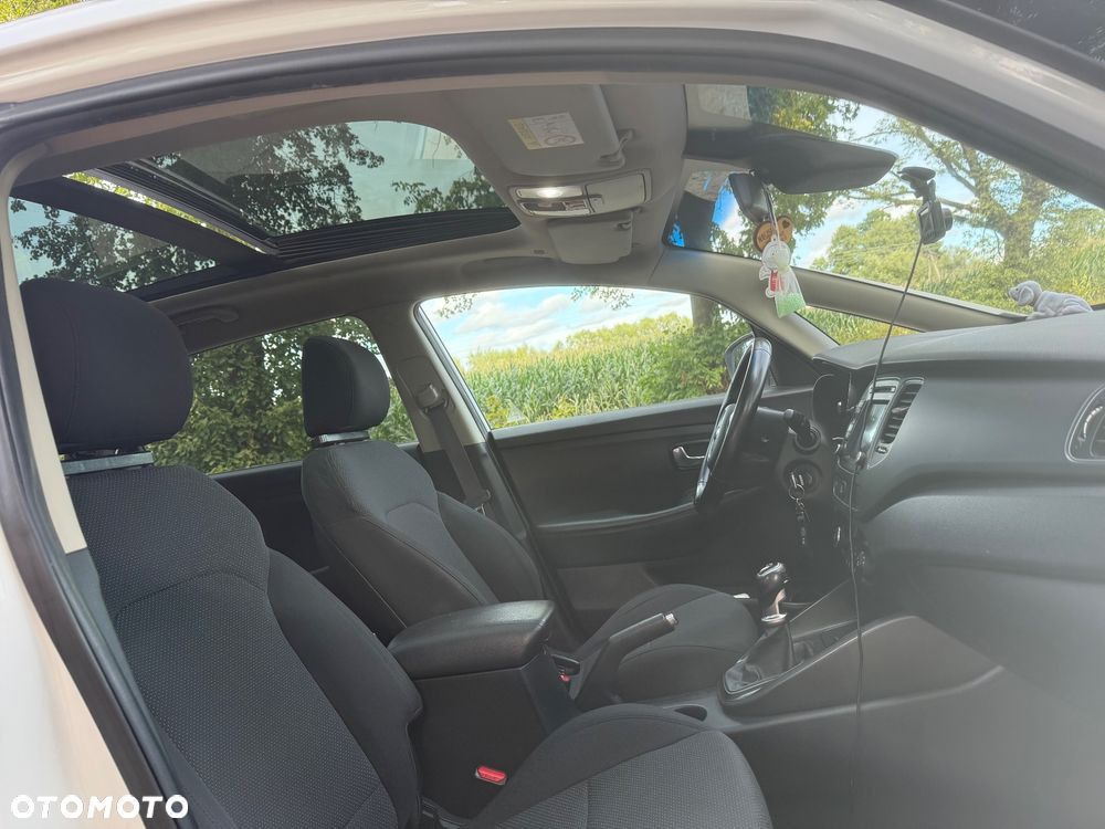 Kia Carens 1.7 CRDi XL 7os - 21