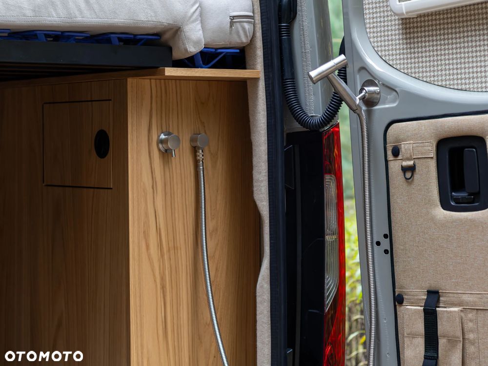 Mercedes-Benz Sprinter - 13