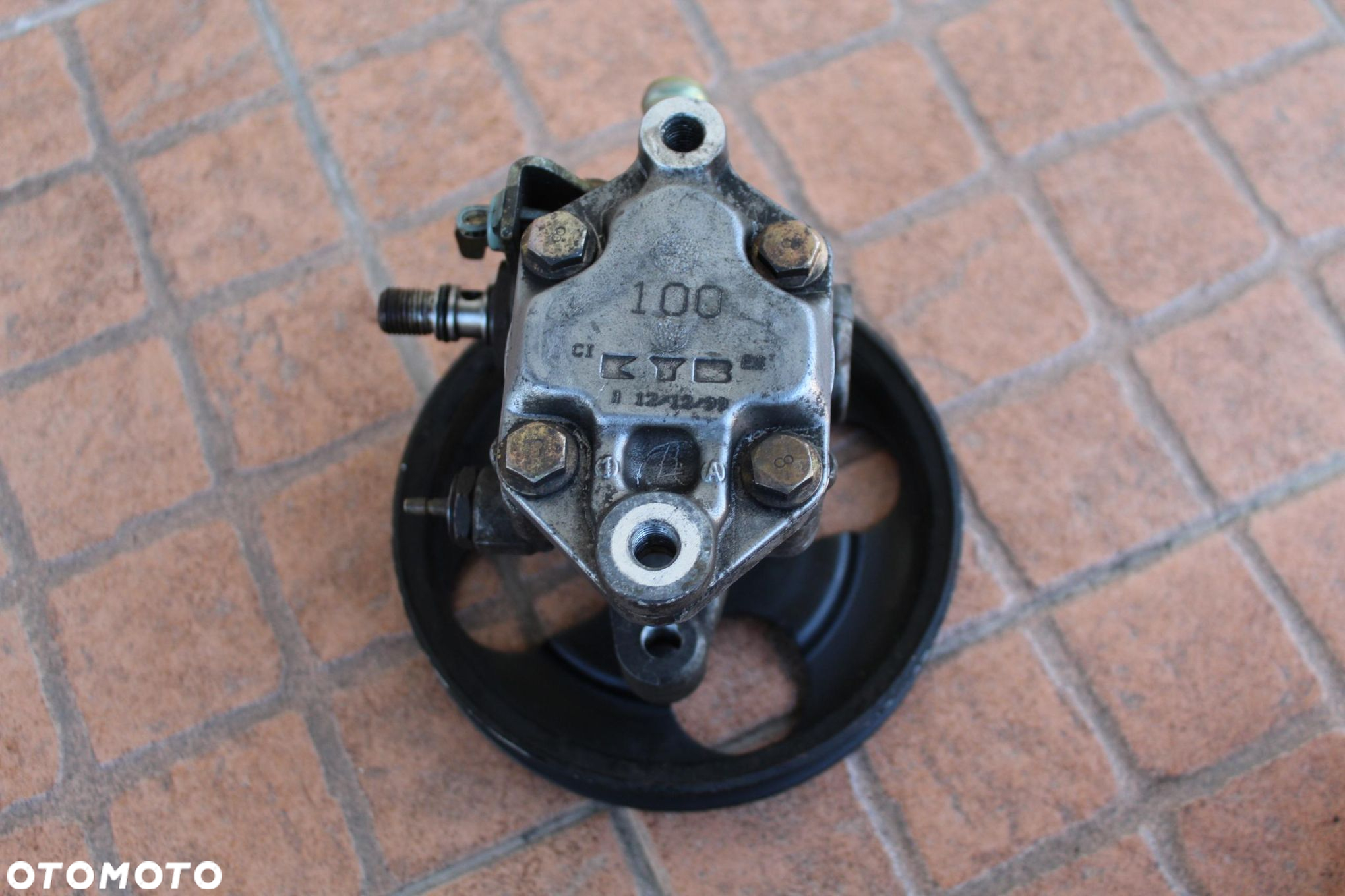 POMPA WSPOMAGANIA MITSUBISHI CARISMA 1.8 - 3
