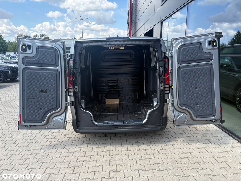 Kia Pv5 - 11